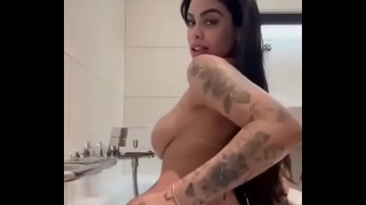 Dj Nathi Pelada Mostrando A Buceta Na Banheira Xxx Porn Videos Spankbang